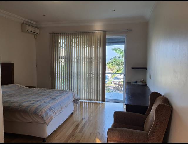 8 BEDROOM HOUSE FOR SALE IN LA LUCIA